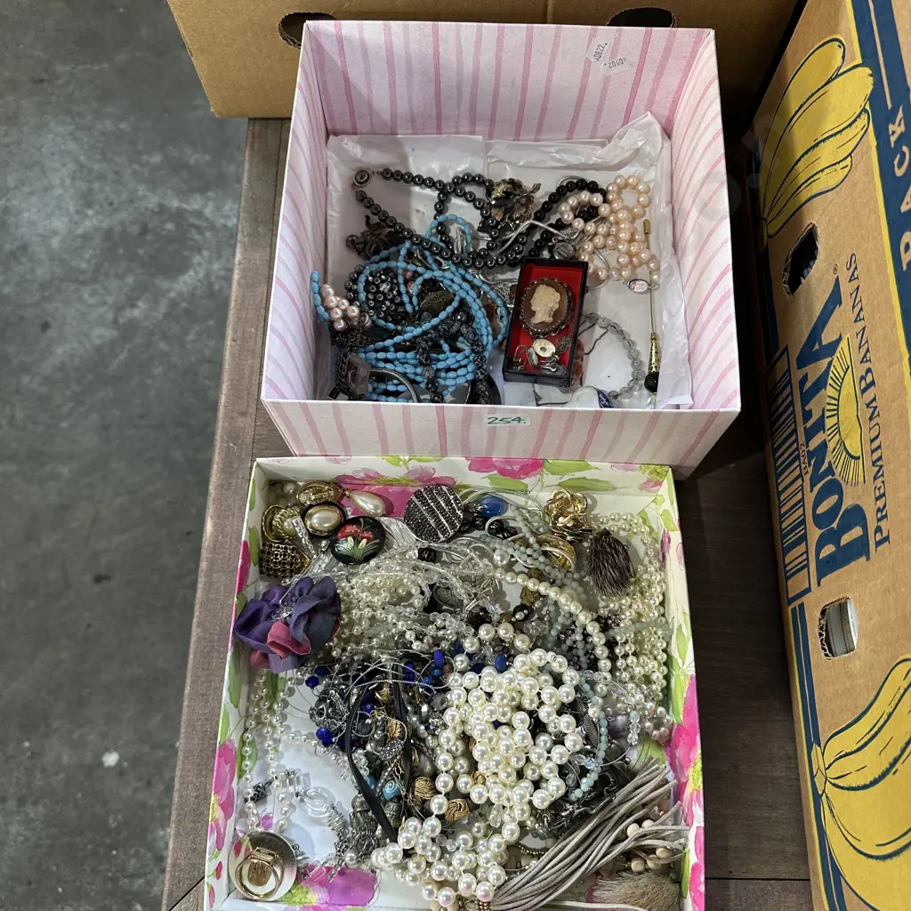 Collection of costume jewellery Image 1++
