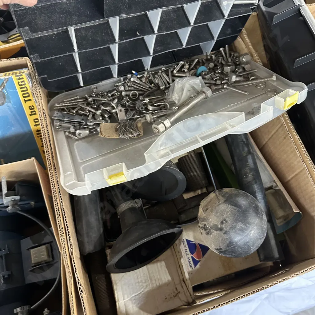 Parts box and hardware Image 1++