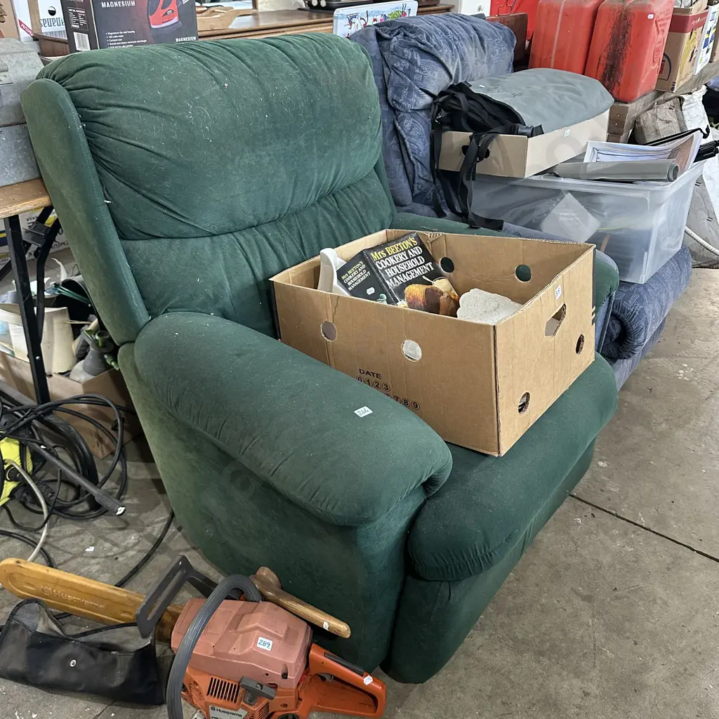 2 LayZboy chairs Image 1++