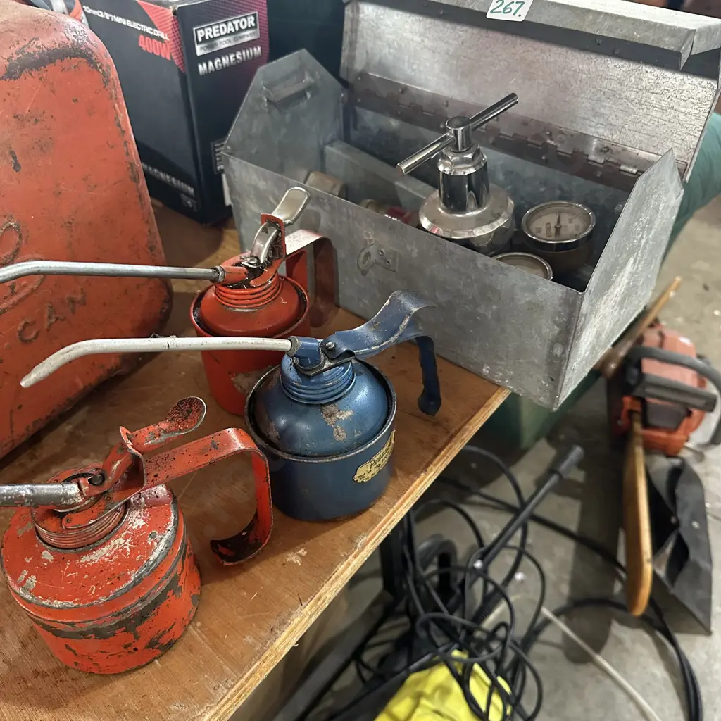 Tool box and contents plus 3 oilers Image 1++