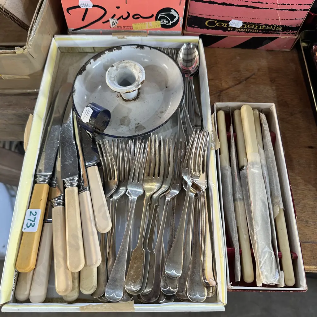 Bone handle cutlery etc Image 1++