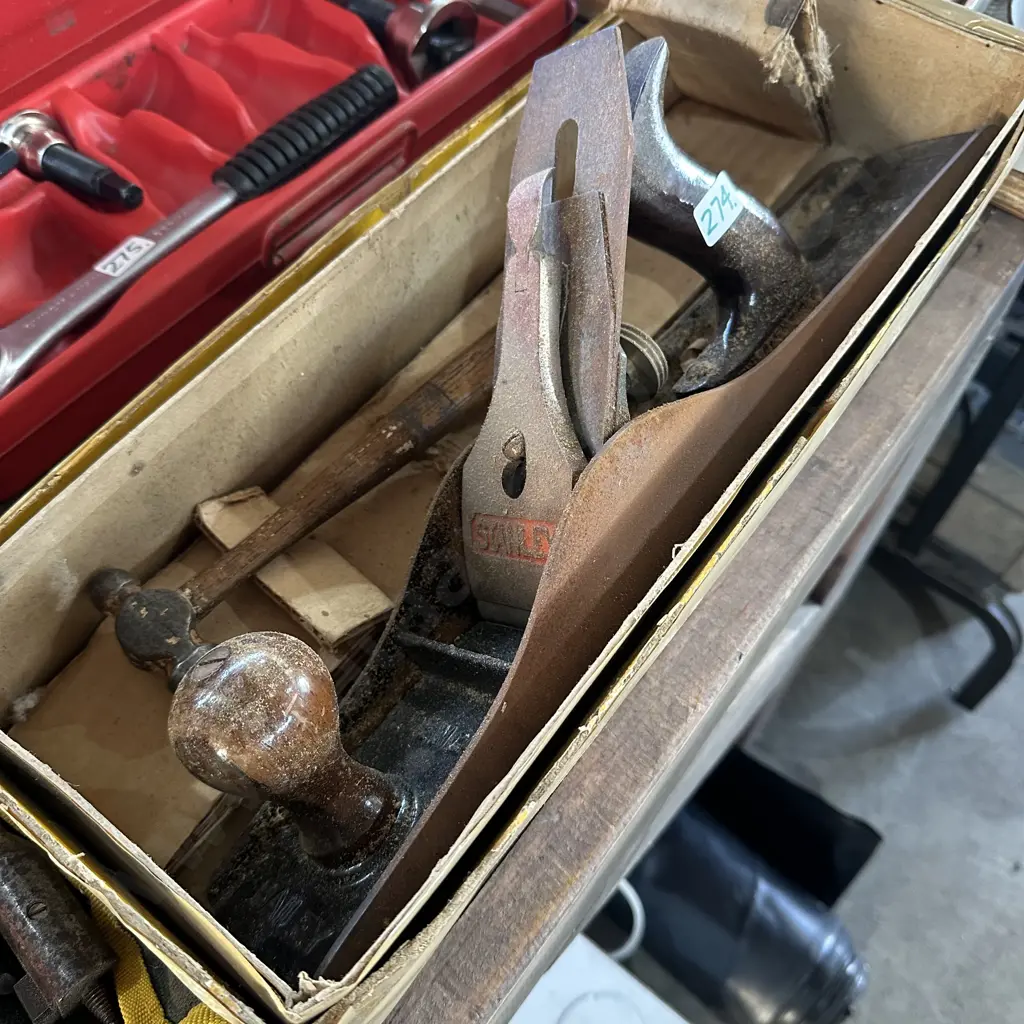 Large plane and small hammer Image 1++