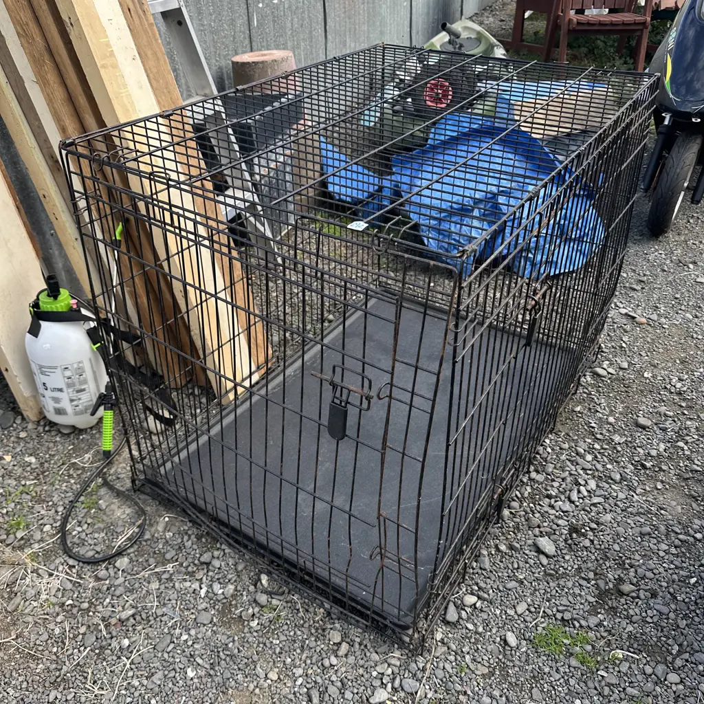 Large dog crate -average Image 1++