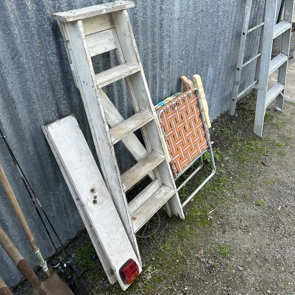 Wooden ladder, trailer lights and deck chairs Image 1++
