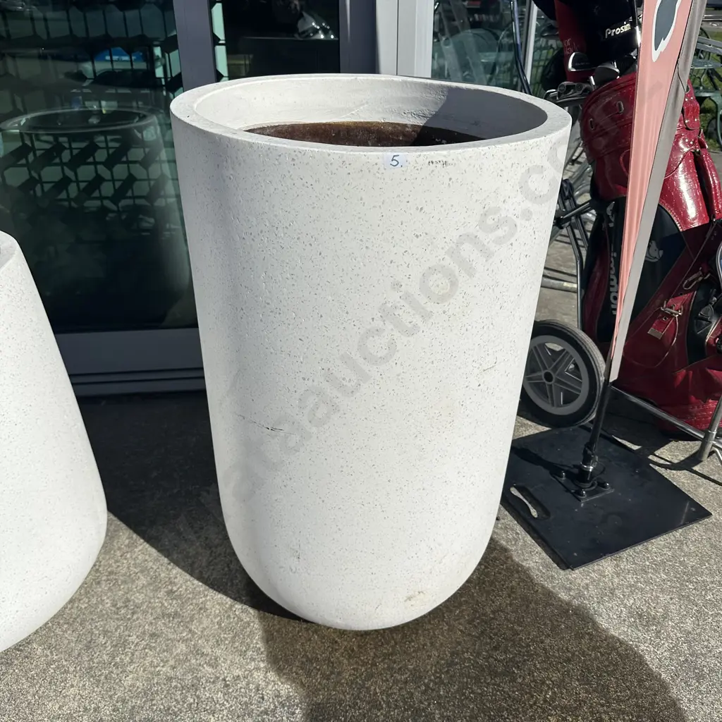Large pot 900mm Image 1++