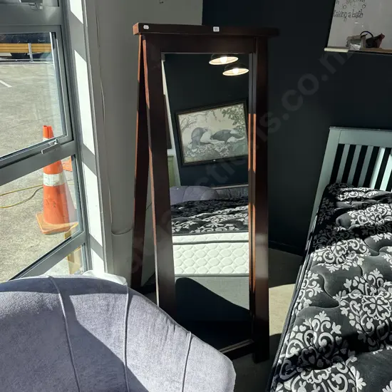 Dress mirror
