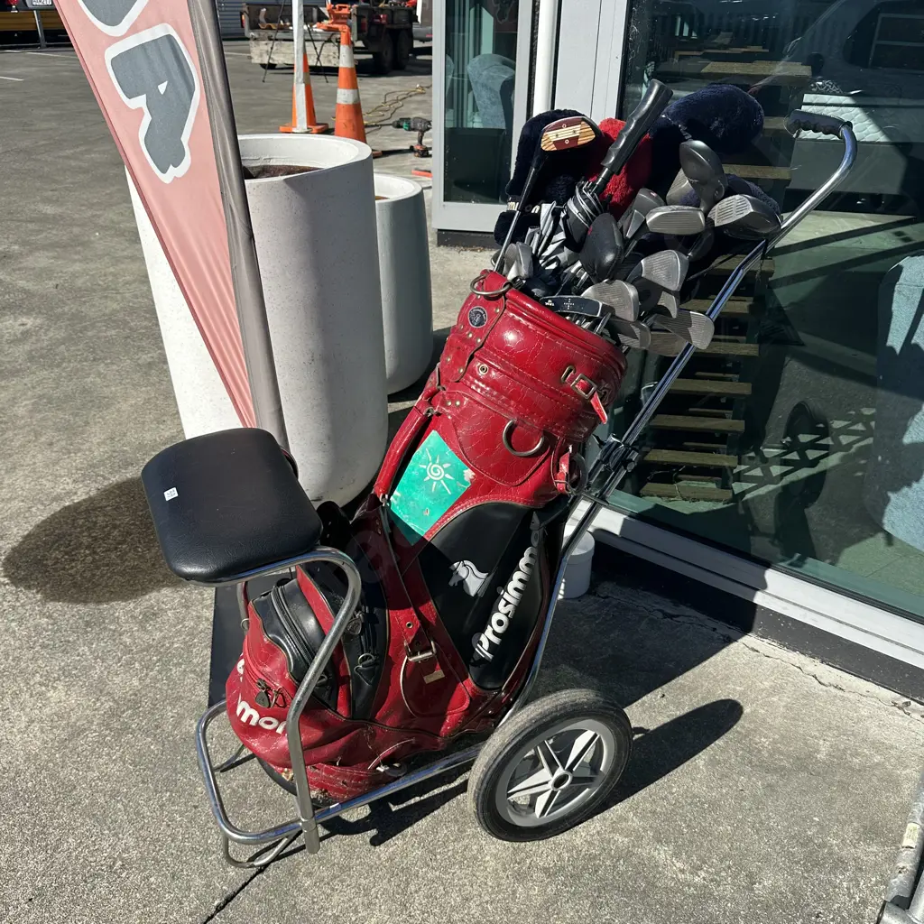 Golf club set, bag and trundler Image 1++