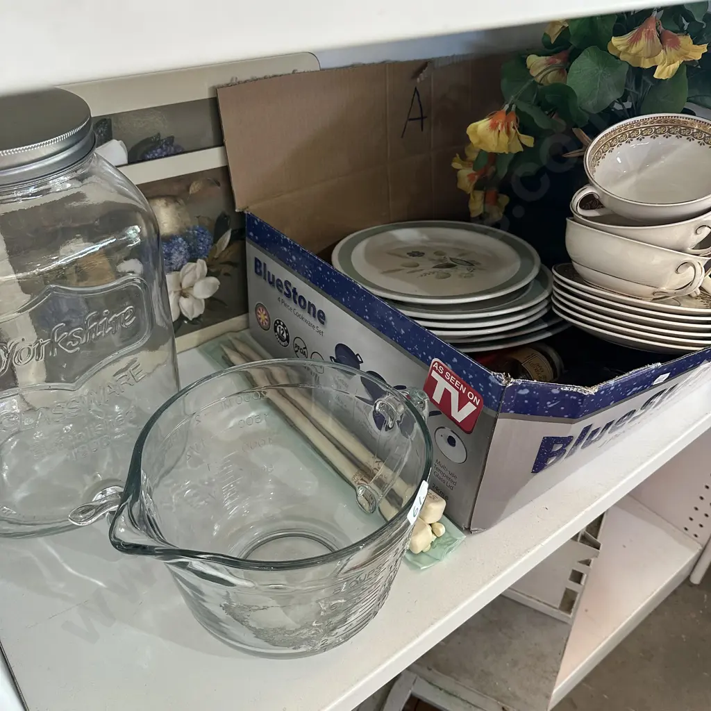 Shelf lot asst. Image 1++
