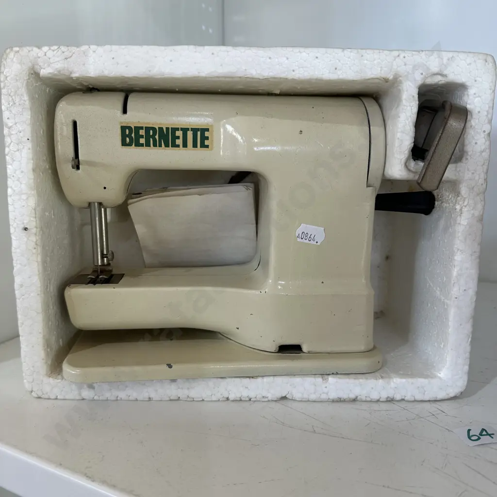 Mini Sewing machine Image 1++