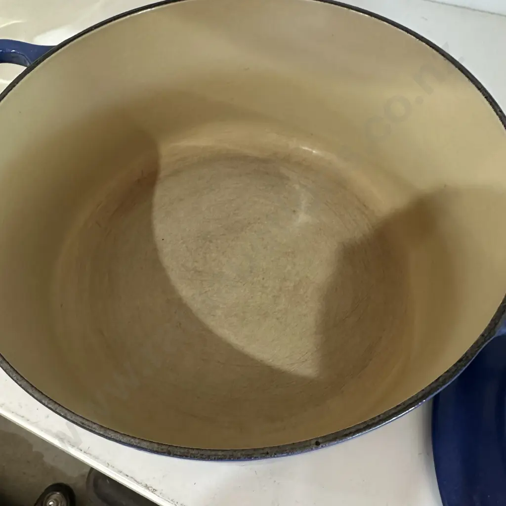 Le Creuset 24cm pot Image 1++