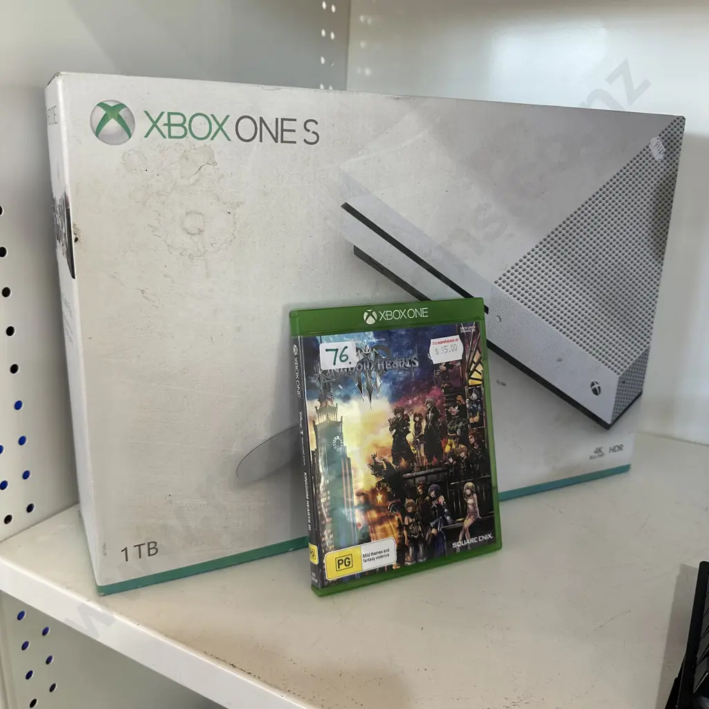 XBOX ONE S as new un opened with game Image 1++