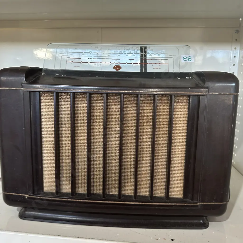 Bakelite radio working Image 1++