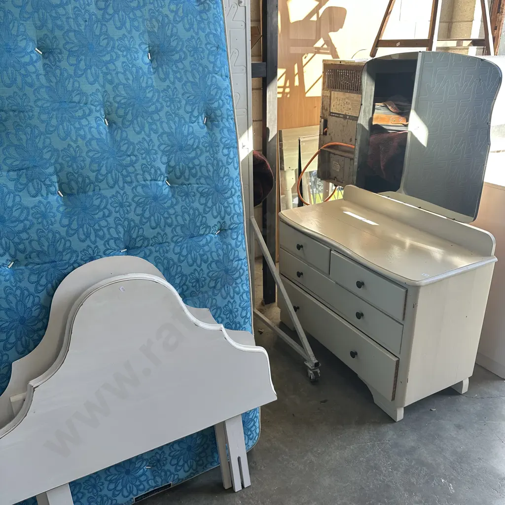 Rimu dressing table and single bed Image 1++