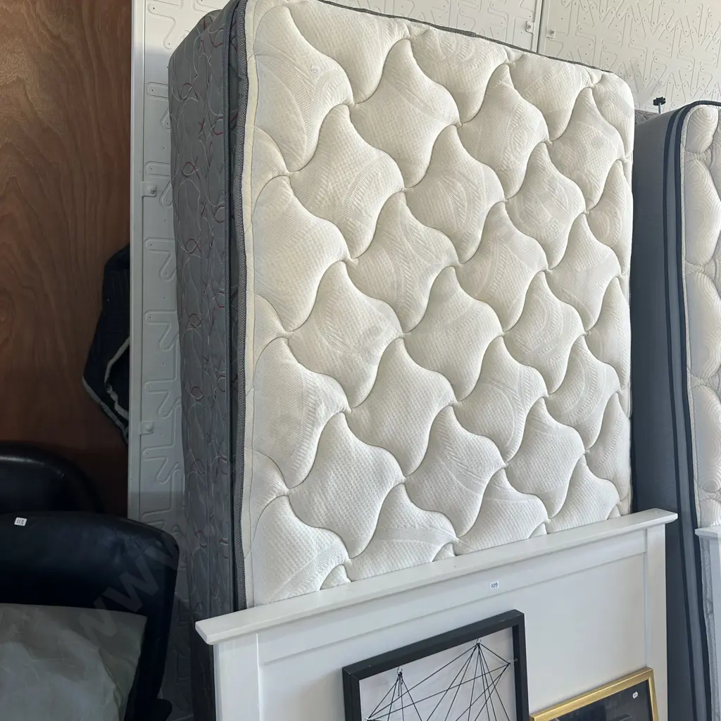 King Single and headboard -tidy Image 1++
