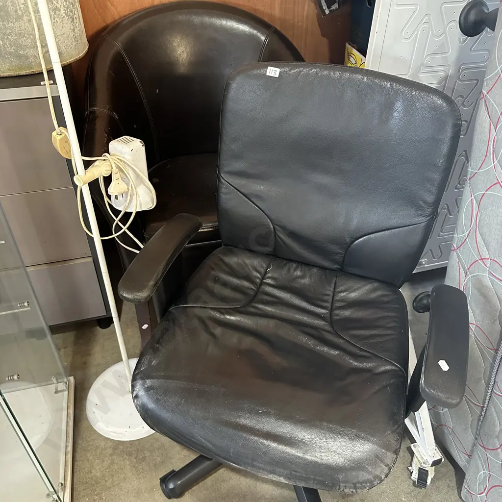 2 x chairs and lamp (tub chair average) Image 1++