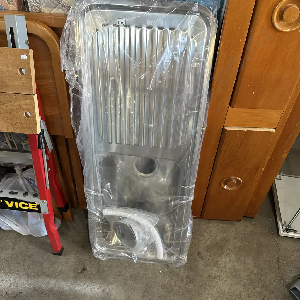As new stainless sink and parts Image 1++