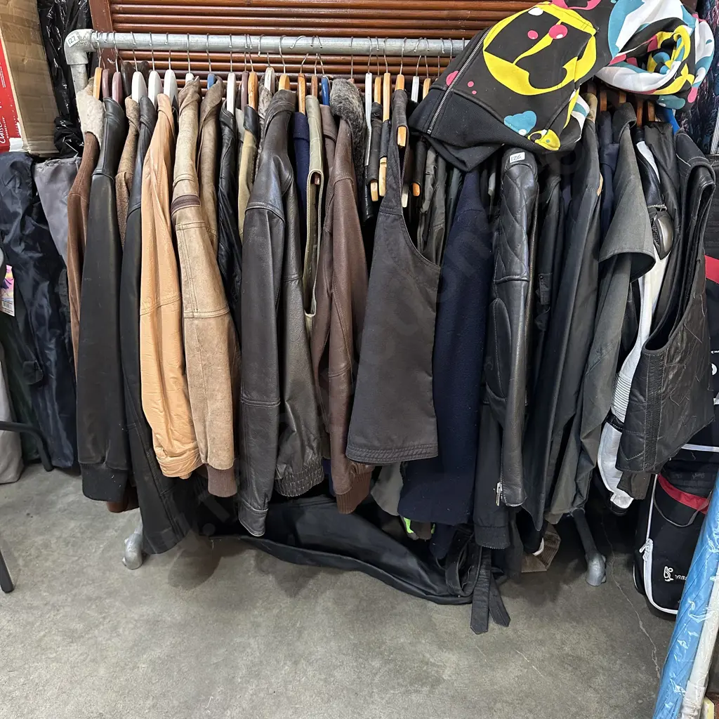 Collection vintage clothes plus rack Image 1++