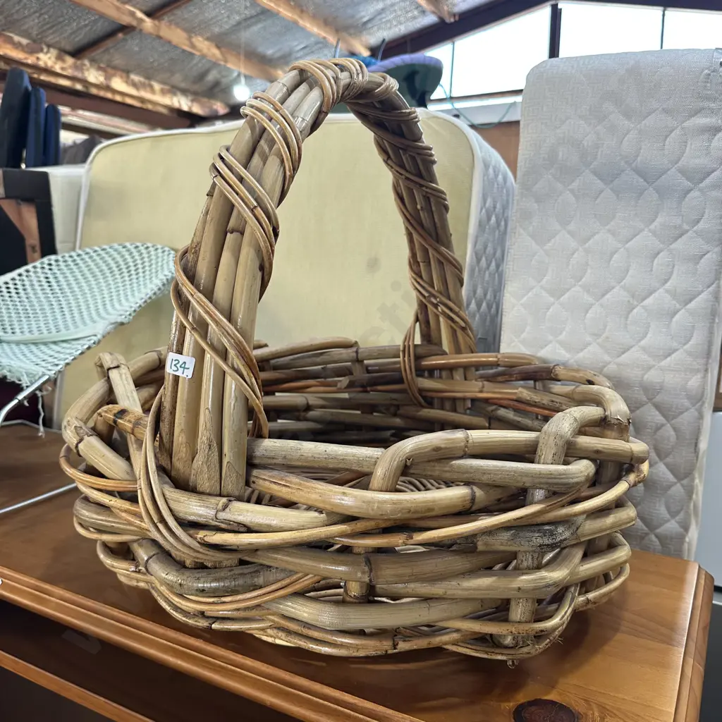 Large cane basket Image 1++