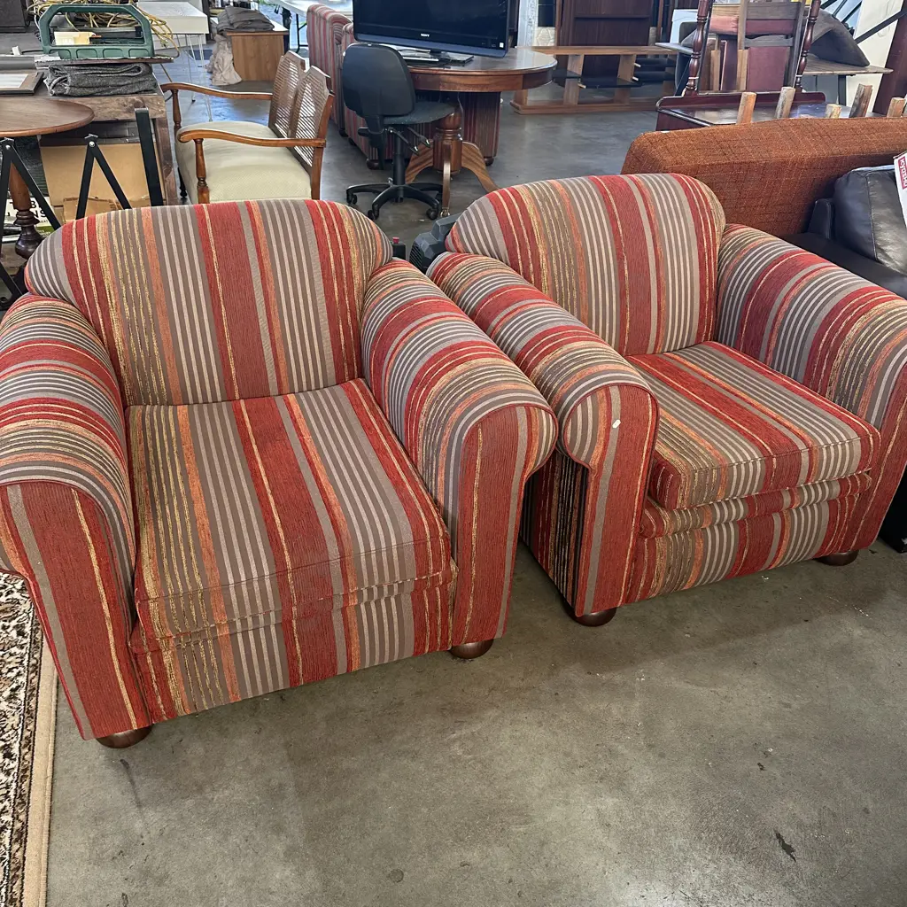 Pr of striped lounge chairs Image 1++