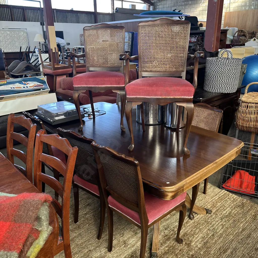 Solid Mahogany table and 6 chairs Image 1++