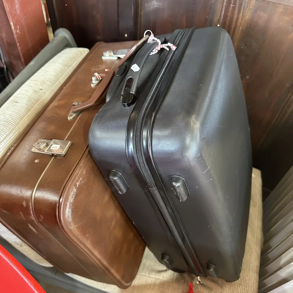 2 x suitcase Image 1++