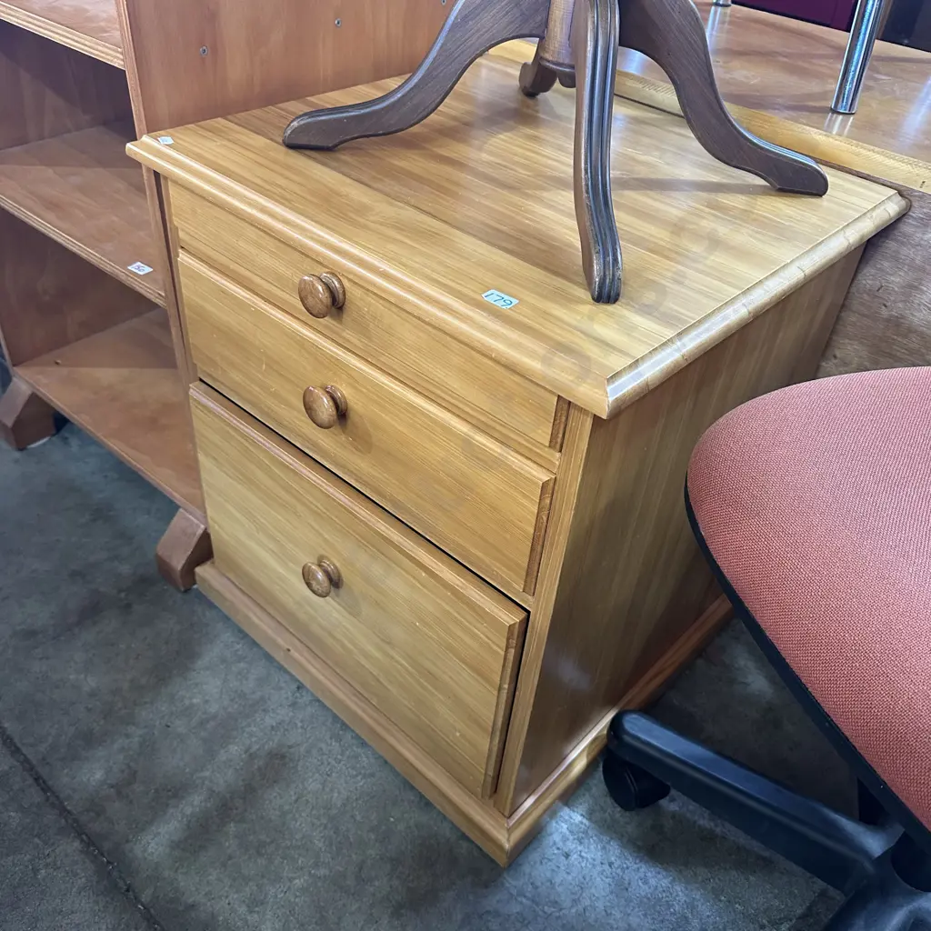 Solid Rimu office drawers Image 1++