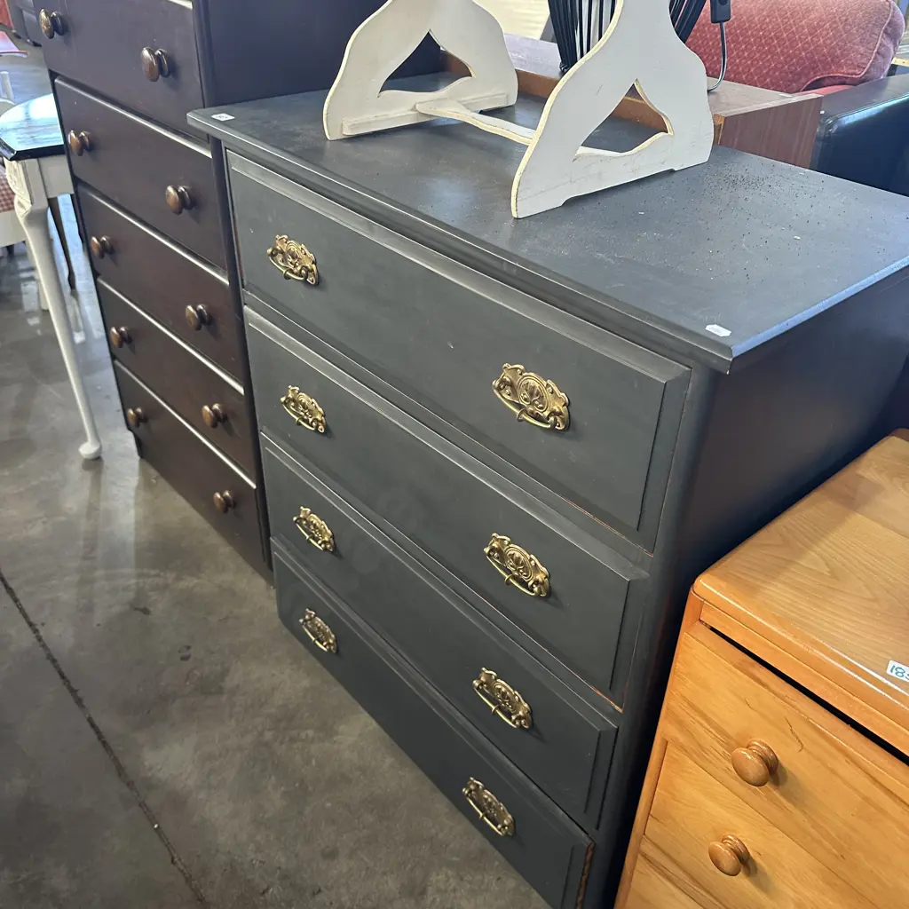 Solid chest drawers Image 1++