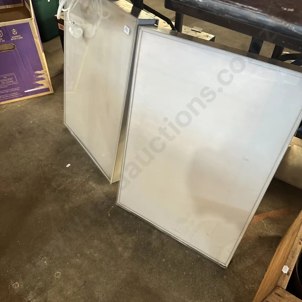 4 x light boxes Image 1++
