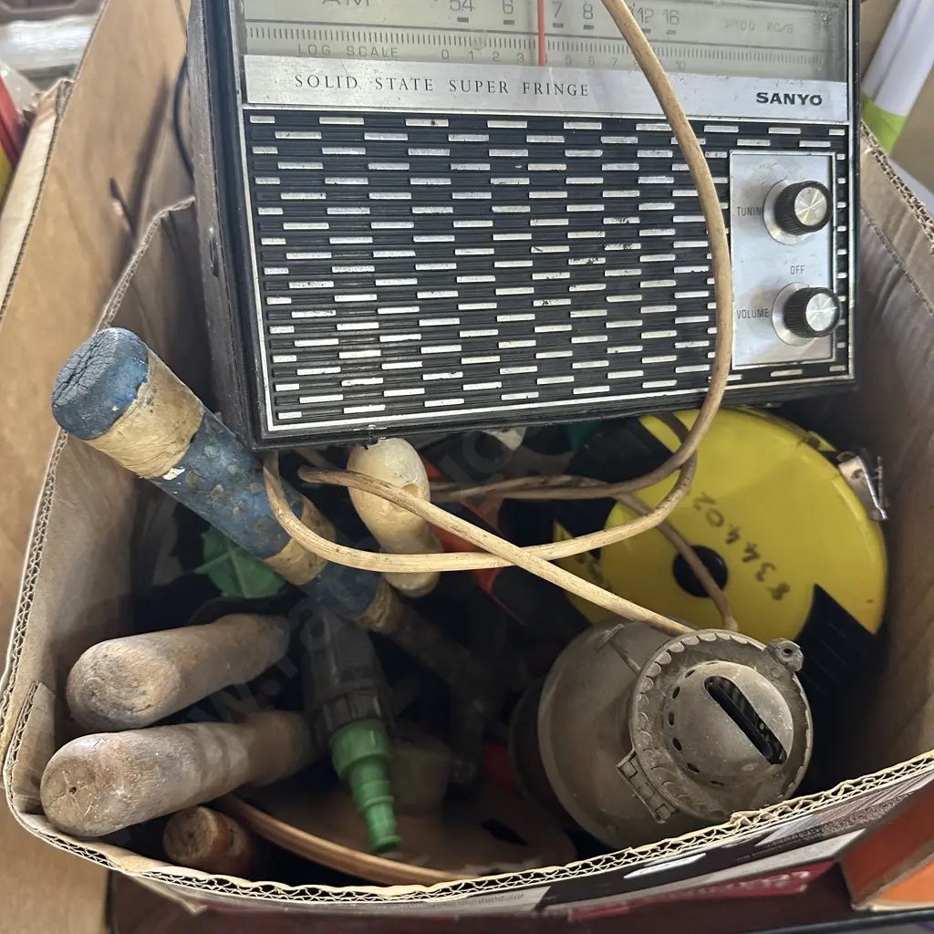 Vintage radio & lamp plus tools Image 1++