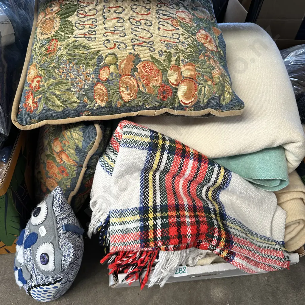 Door stop and blankets Image 1++