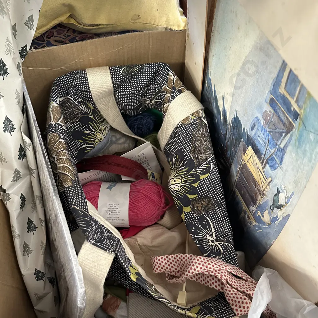 Sewing bag and contents etc Image 1++