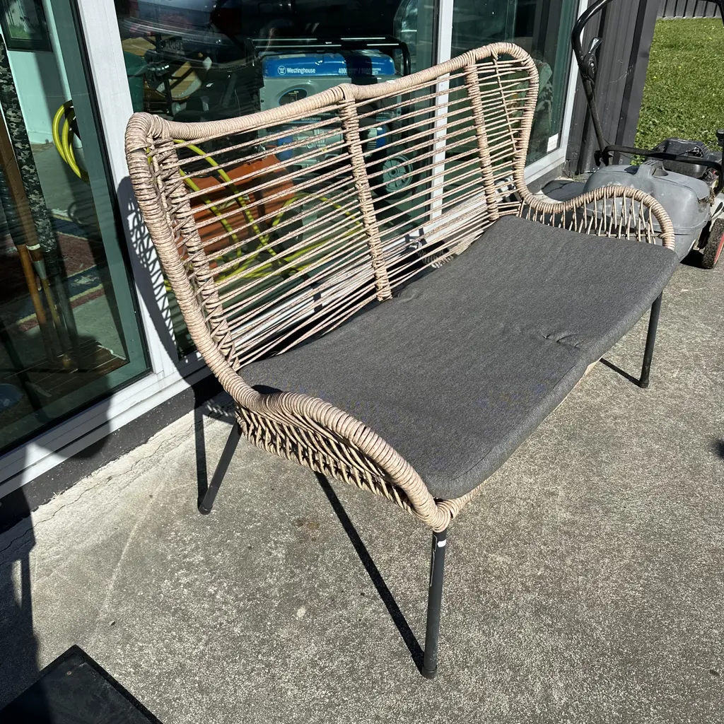 Padded patio seat Image 1++
