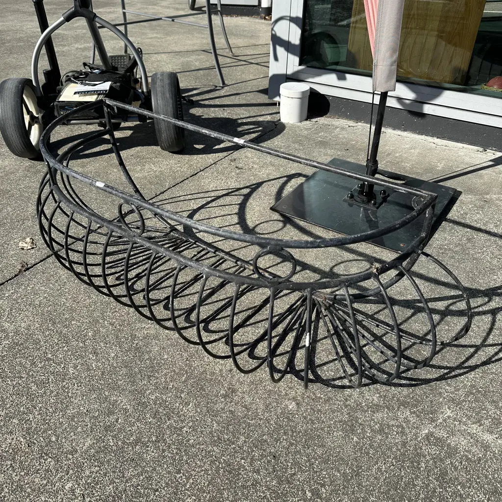 Hanging wrought iron flower basket Image 1++