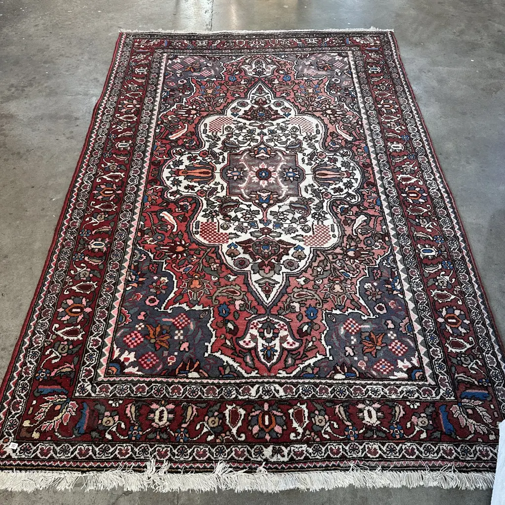 Persian rug 2600 x 1700 excellent condition Image 1++