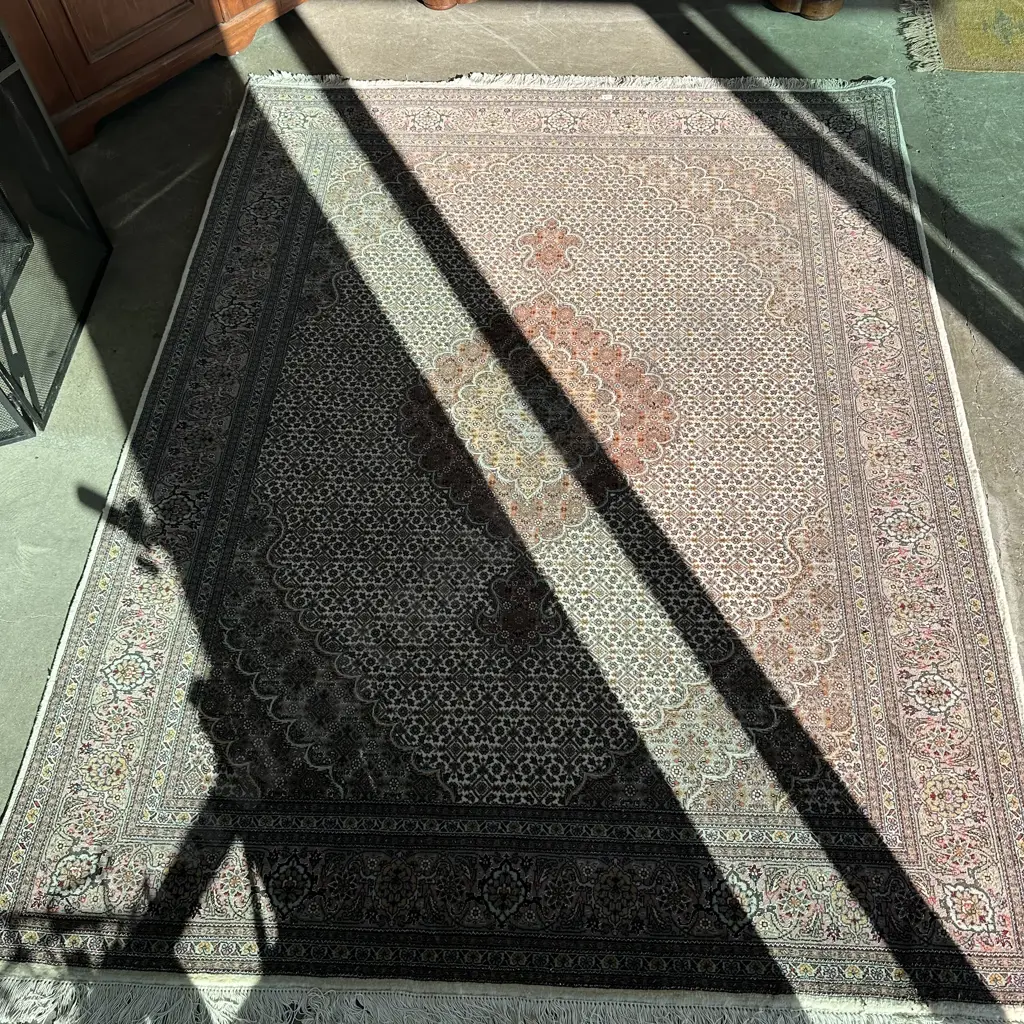 Persian rug 2100 x 1560 excellent condition Image 1++