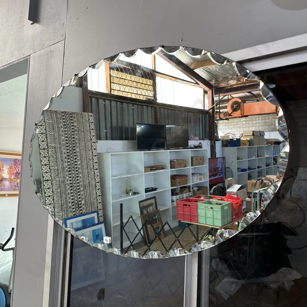 2 x vintage mirrors Image 1++