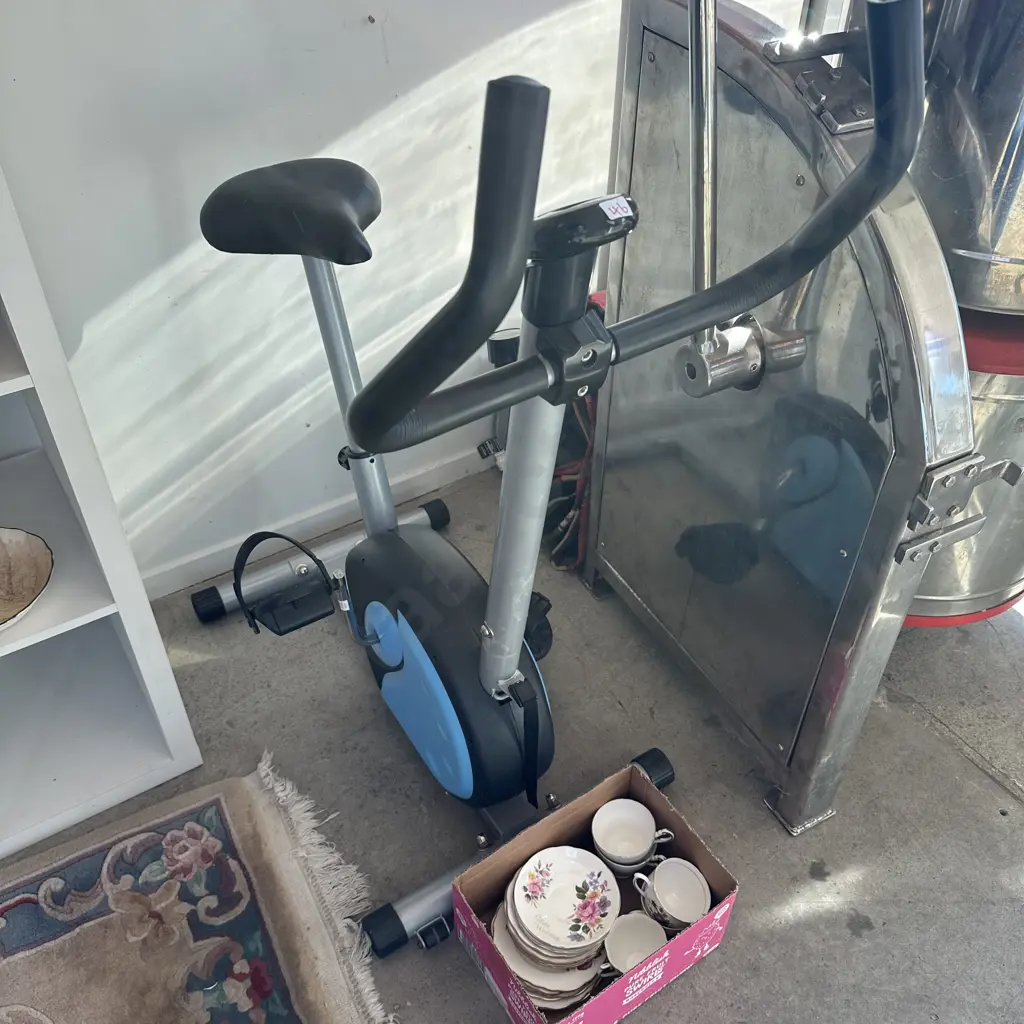 Excercycle & box china Image 1++