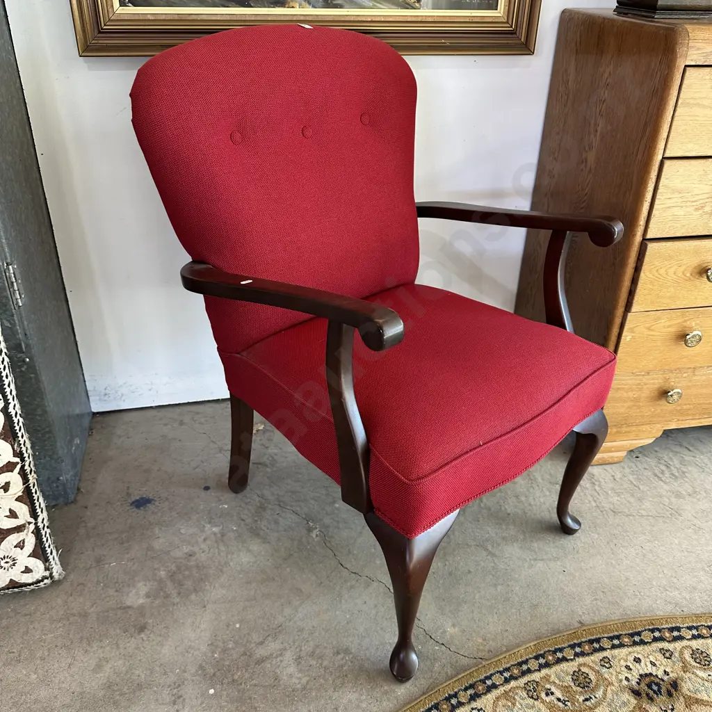 Red arm chair Image 1++