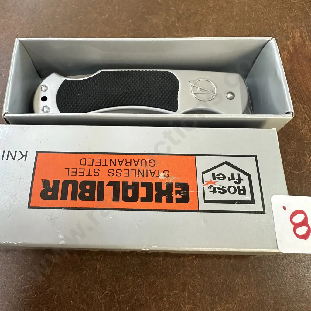 Boxed knife - as new Image 1++