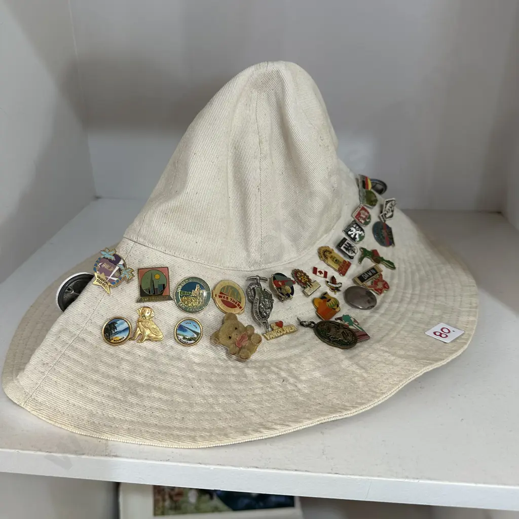 Travellers badge hat Image 1++