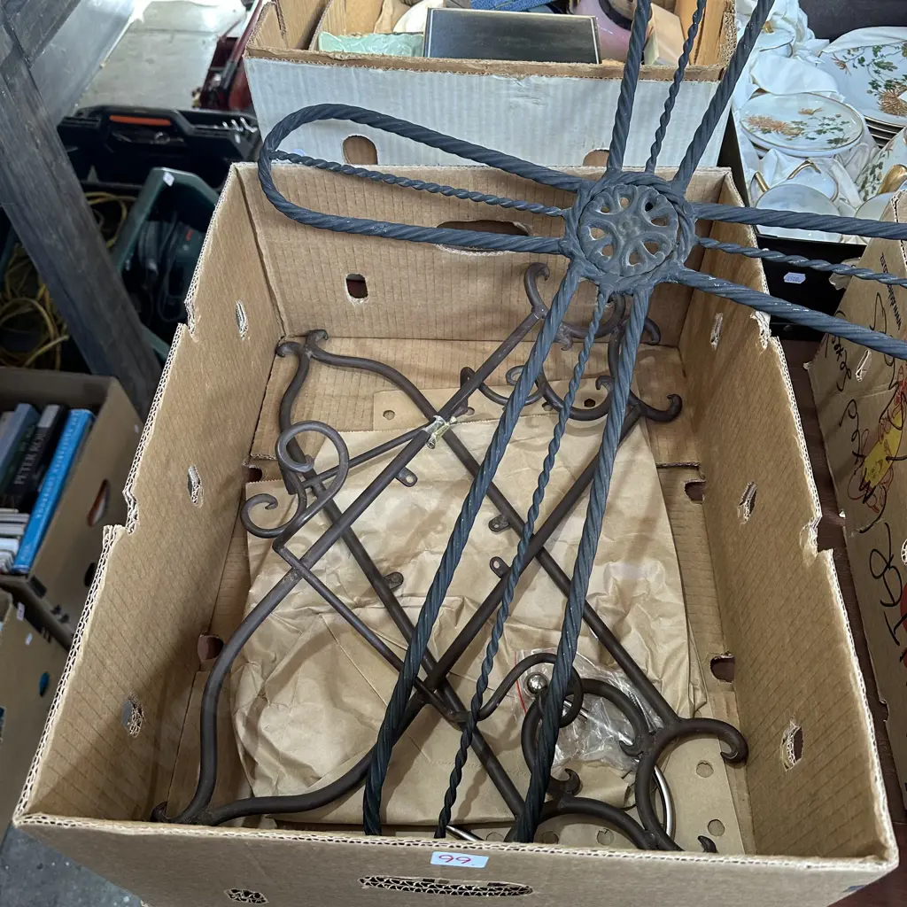 Pr wall coat hangers plus metal cross Image 1++