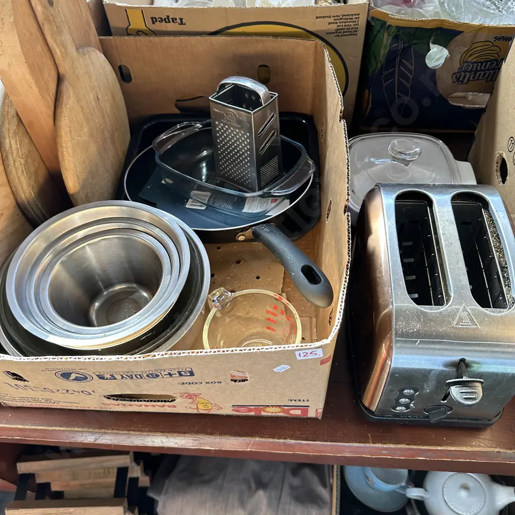 Kitchenware and toaster Image 1++