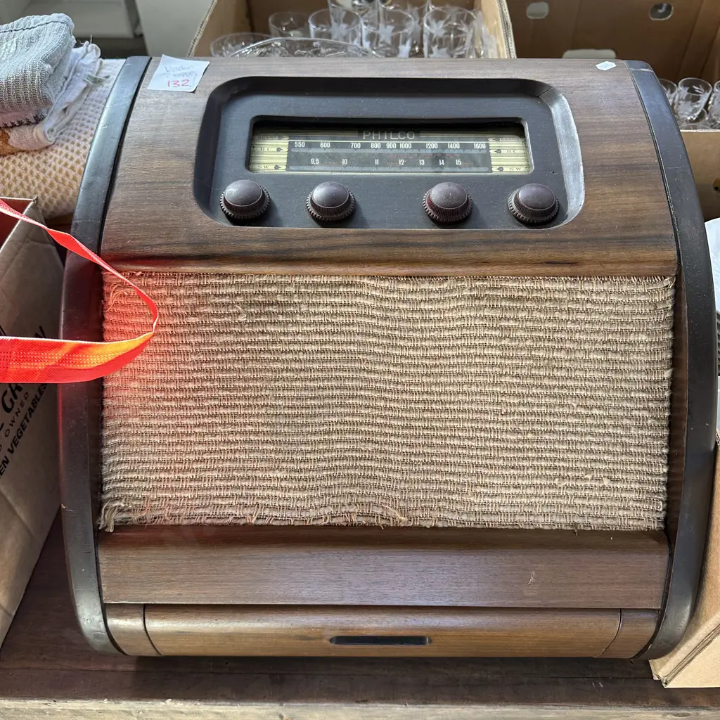 Philco tabletop radio - working Image 1++