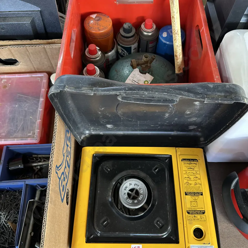 Gas bottles and cooker Image 1++