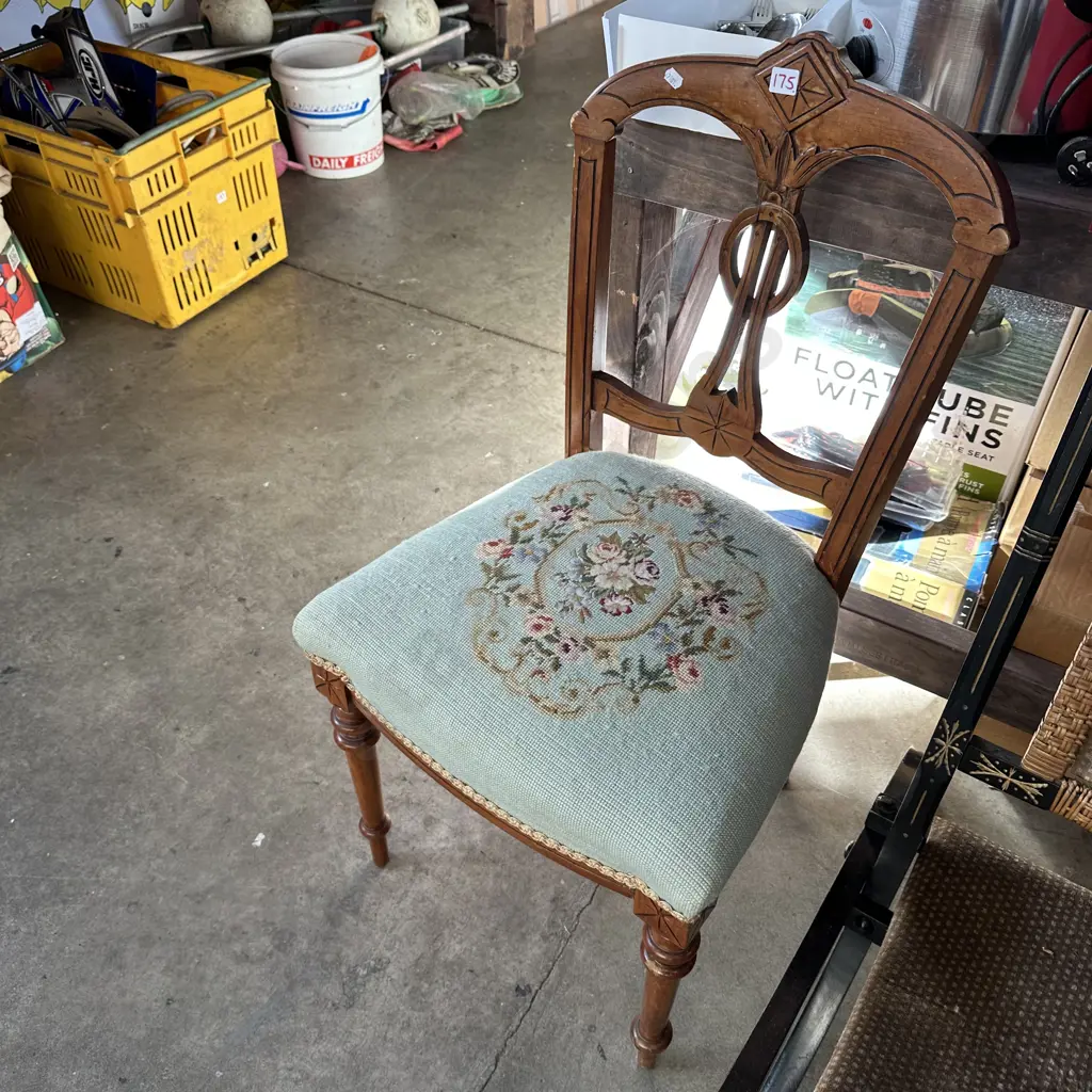 Antique chair Image 1++