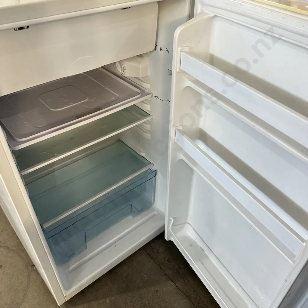 Under bench fridge Image 1++