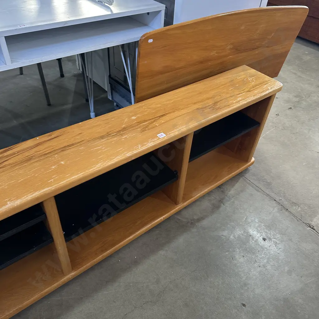 Solid Rimu double head, single plus shelf Image 1++