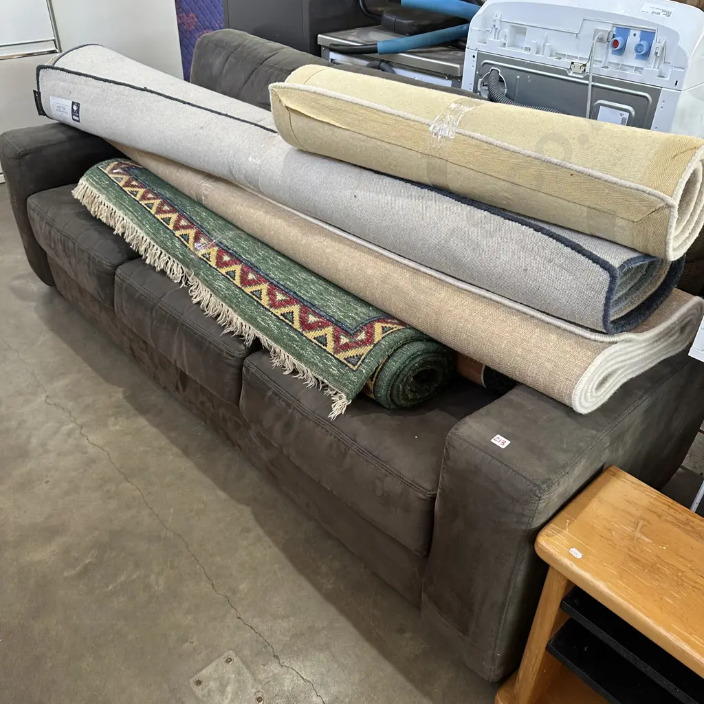 Suade sofa Image 1++