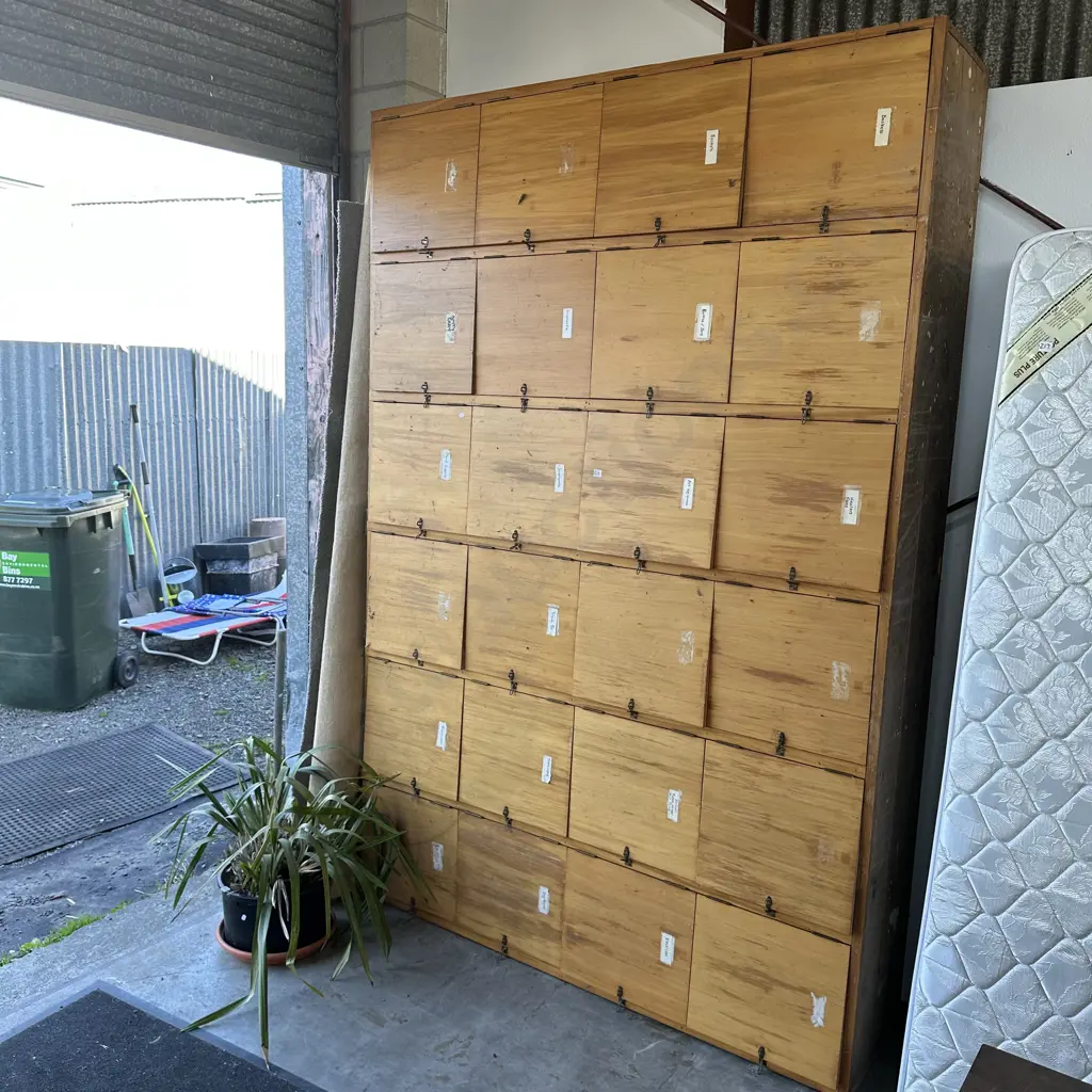 Lockers ex Woodford 1700h x 2450L Image 1++
