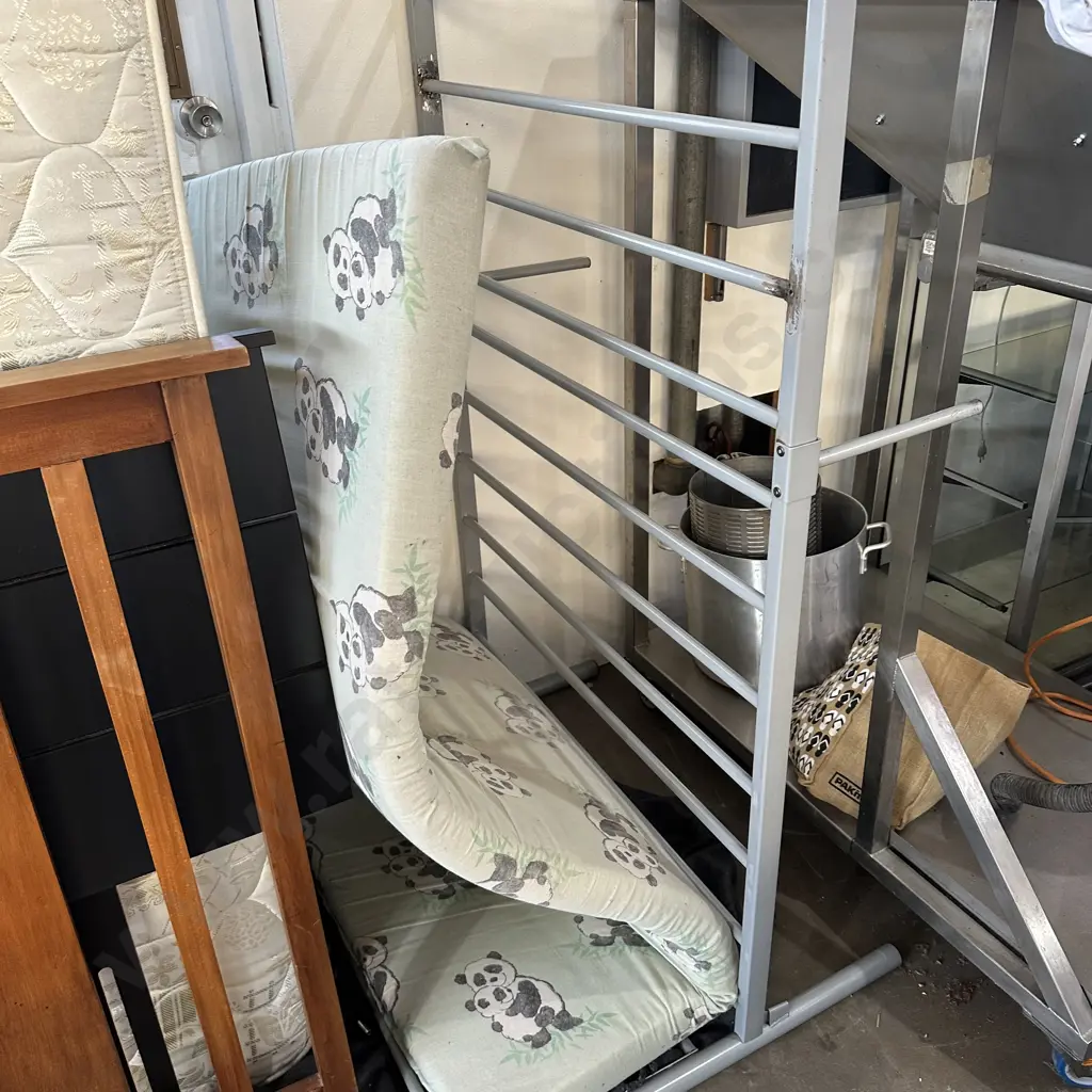 Foam mattress on metal base (average) Image 1++